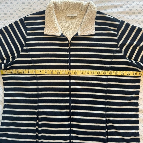 L.L. Bean Women's Navy and White Striped Fleece Jacket - Picture 4 of 7